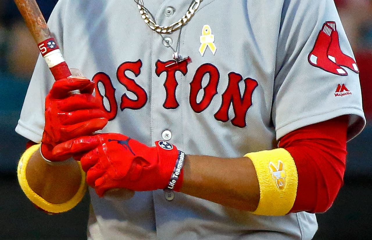 Major League Baseball busca generar ganancias con el uso de publicidad en los uniformes de los equipos, como la NBA