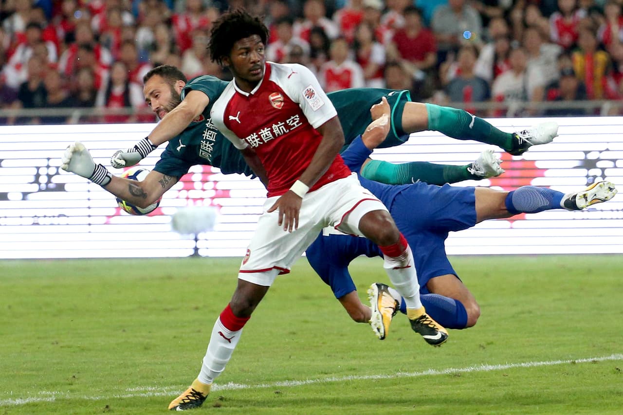 El español no tuvo protección con sus brazos en este impacto contra su rival.