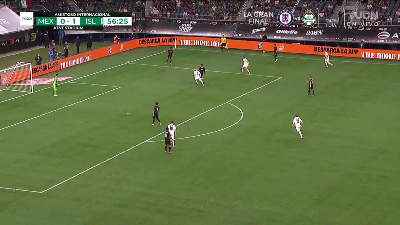 ¡TIRO ATAJADO! disparo por Héctor Moreno.