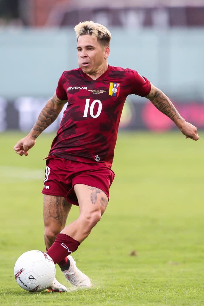 Salomón rondón tiene una tarde de ensueño y con triplete comanda la goleada 4-1 de Venezuela sobre Bolivia.