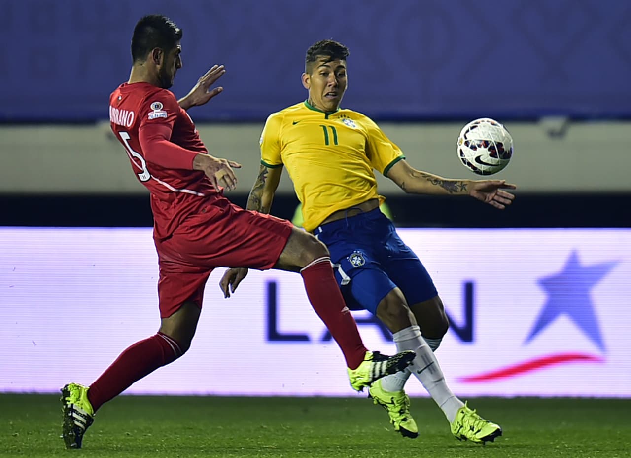 Mientras que la selección brasileña cayó en un juego monótono, ya que todos sus ataques eran comandados por Neymar y eran predecibles.