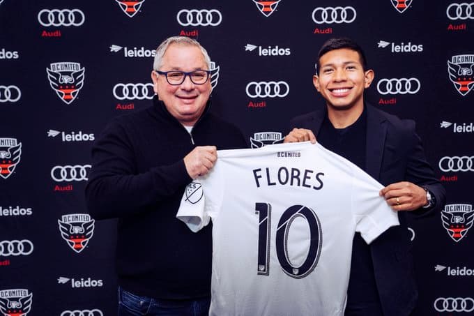 Otro de los debutantes que llega de la Liga MX es Edinson Flores, el peruano heredó la camiseta de Wayne Rooney.