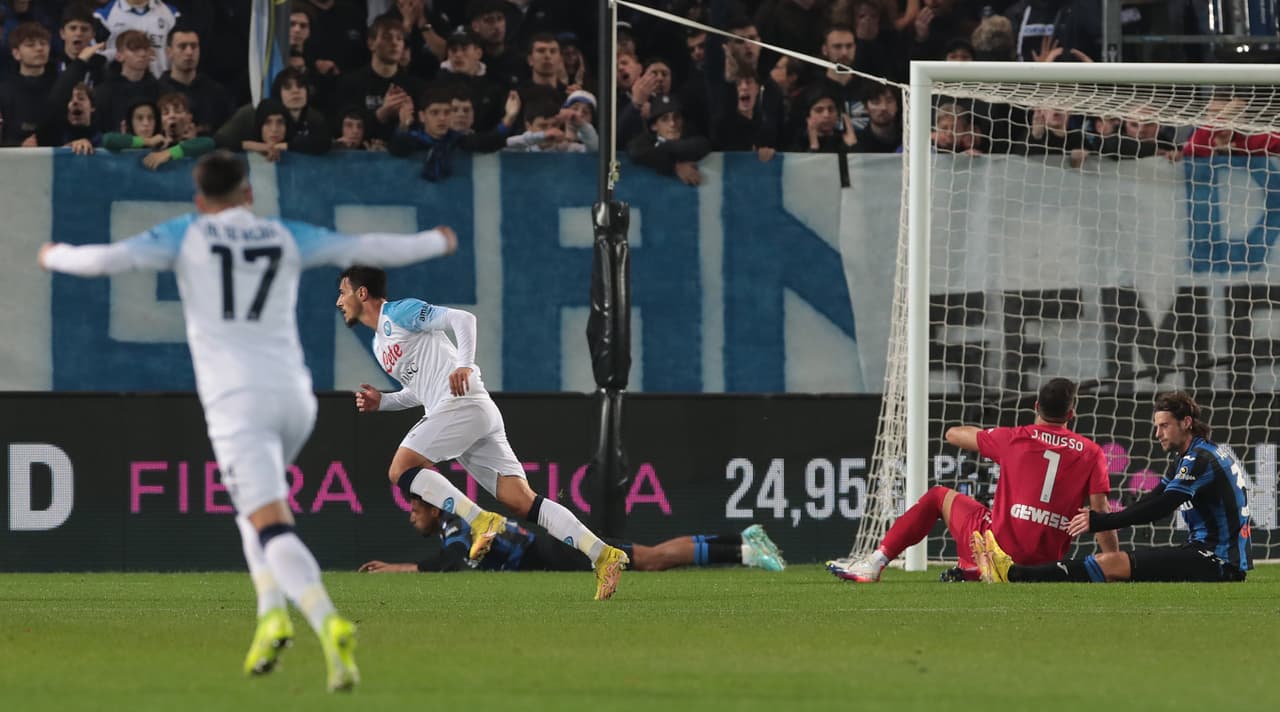 El Napoli venció 1-2 al Atalanta en la Jornada 13 de la Serie A con Hirving 'Chucky' Lozano como titular por 63 minutos antes del Mundial de Qatar 2022.