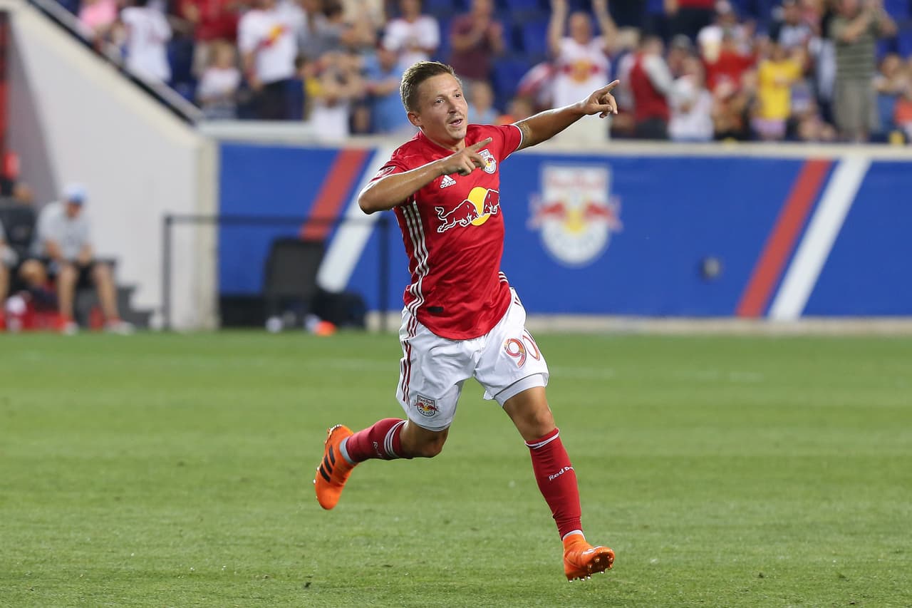 Marc Rzatkowski fue el héroe del triunfo 3-2 de New York Red Bulls ante Sporting Kansas City. El volante alemán del equipo taurino marcó los dos últimos goles de su equipo, con 7 minutos de diferencia. (USA Today Images)