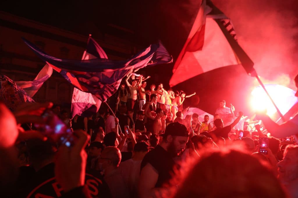 Nada pudo contener la alegria de la afición de Napoli al conseguir un nuevo título del equipo ante Juventus.