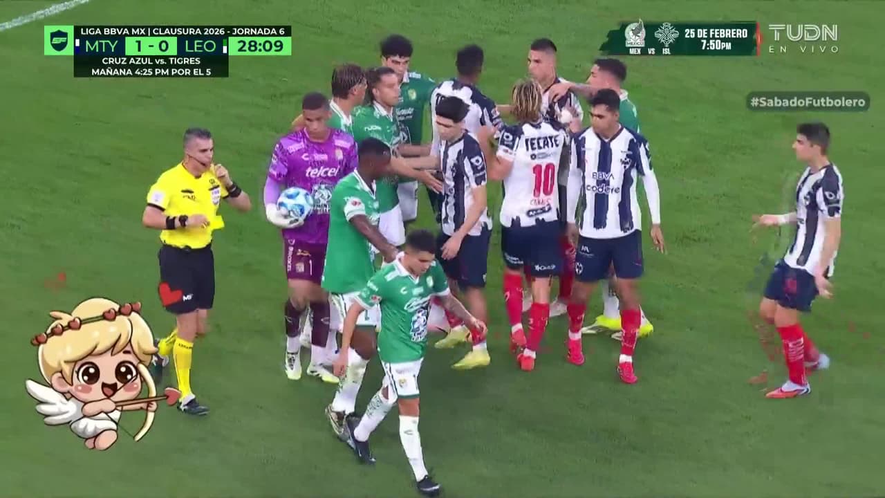 ¡Se armó el traka traka! Djuka se enciende tras fuerte choque en el área