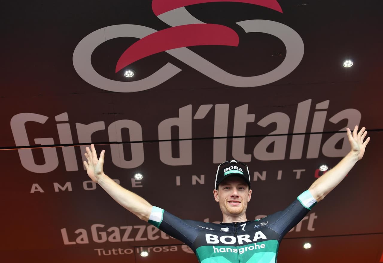 El irlandés Sam Bennett (foto) ganó la séptima etapa del Giro de Italia entre Pizzo y Praia a Mare, de 159 kilómetros, mientras que el británico Simon Yates (Mitchelton) mantuvo el liderato.