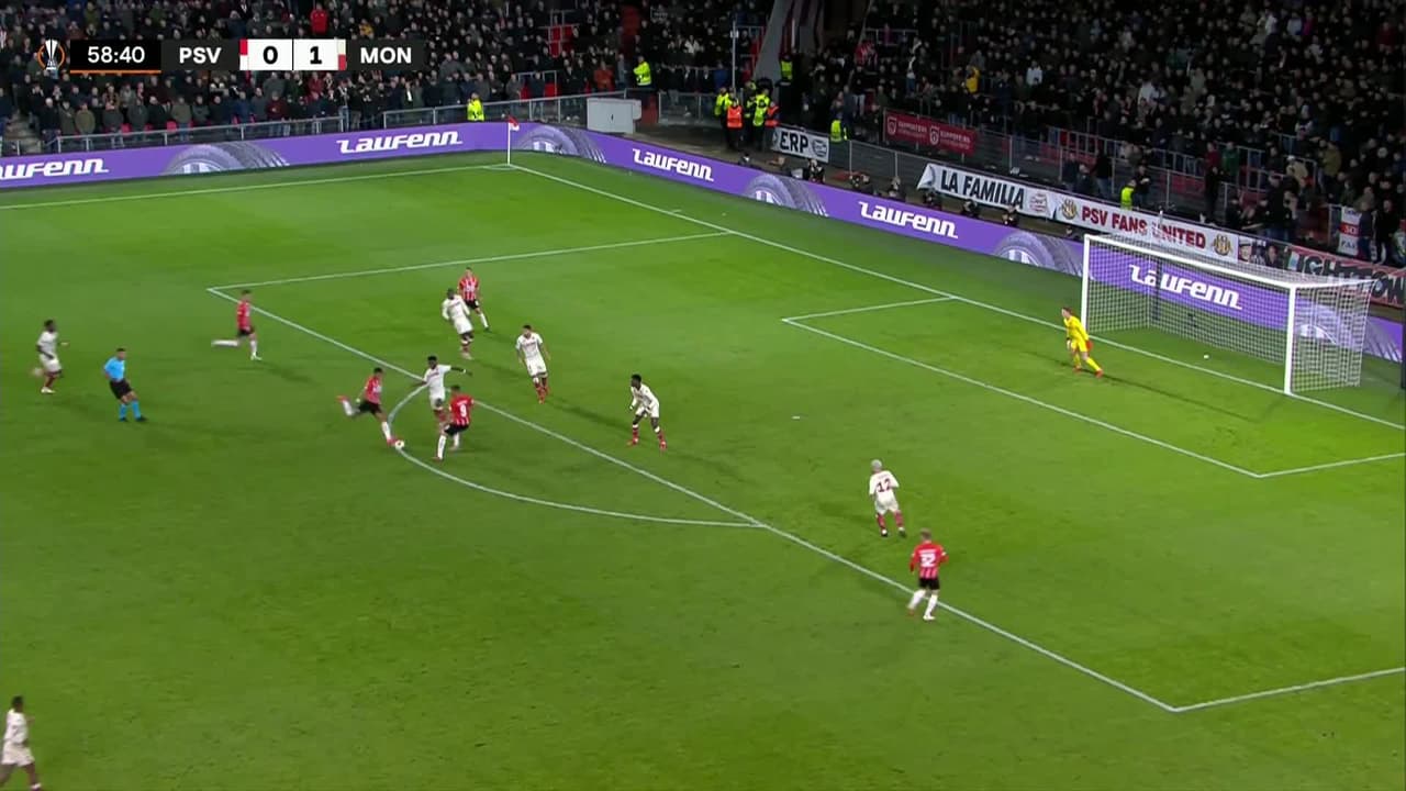 ¡GOL!  anota para PSV Eindhoven. Cody Gakpo