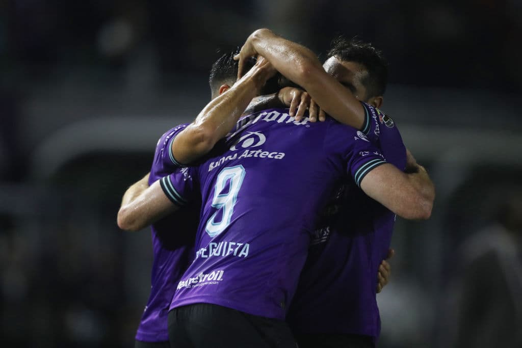 Aristeguieta (28’) y Carlos Vargas (31’) adelantaron a los locales. Juan Delgado (43’) y Zendejas (64’) emparejaron los cartones. A los 71’ apareció Camilo Sanvezzo para convertir por la pena máxima. La J2 del Guard1anes 2021 Mazatlán visitará a los Pumas y Necaxa recibirá al San Luis.