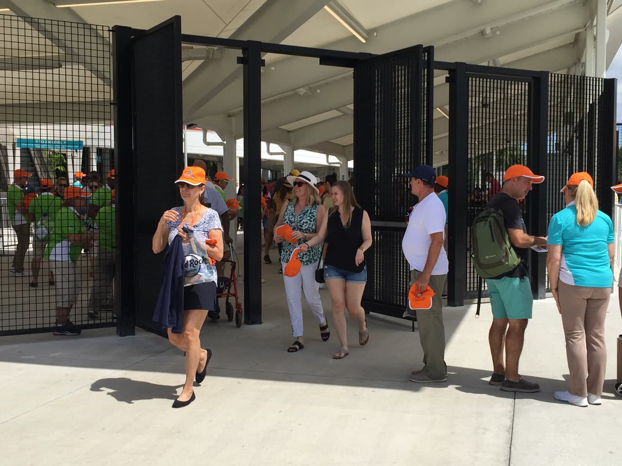 Gran colorido en la Final del Miami Open donde Roger Federer y John Isner disputaron el título en el Hard Rock Stadium de Miami.