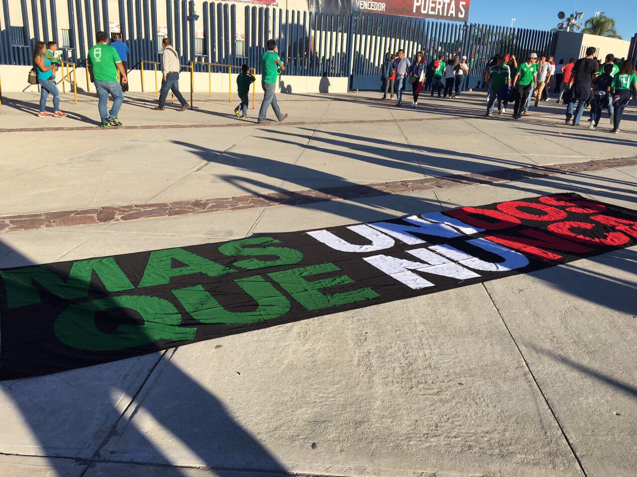 El Alfonso Lastras de San Luis Potosí se viste de gala para recibir a la Selección Nacional y los aficionados responden con banderas, maquillaje, disfraces y mucha emoción.