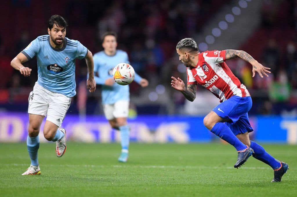 Renan Lodi se pone la casaca de goleador y le da la victoria al atlético de Madrid 2-0 sobre el Celta de Vigo.