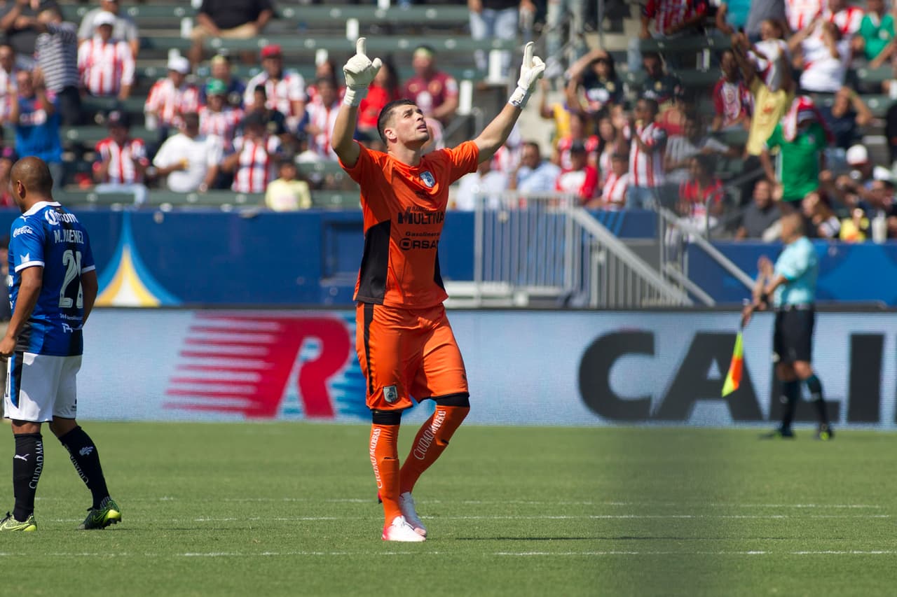 Festejo para los 
<i>Gallos, </i>que ya le ponian encima las manos al trofeo de la Supercopa MX.