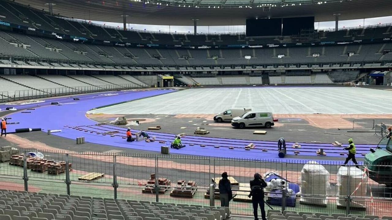 La pista de tartán del Stade France se tiñe de morado para JJOO de Paris 2024