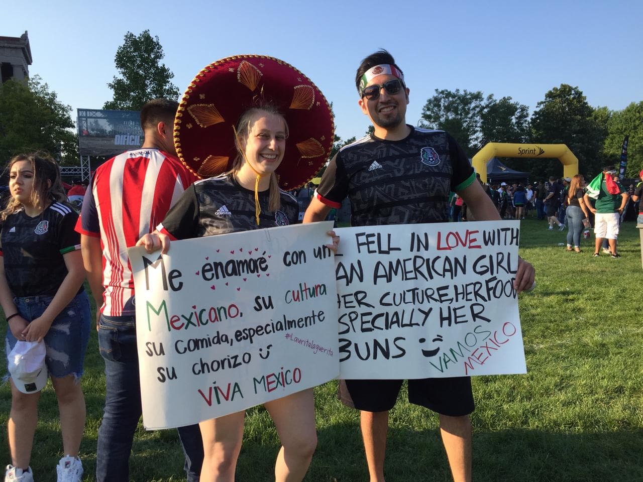 Los fanáticos mexicanos se toman los alrededores del Soldier Field de Chicago, previo a la Final de la Copa Oro entre Estados Unidos y México.