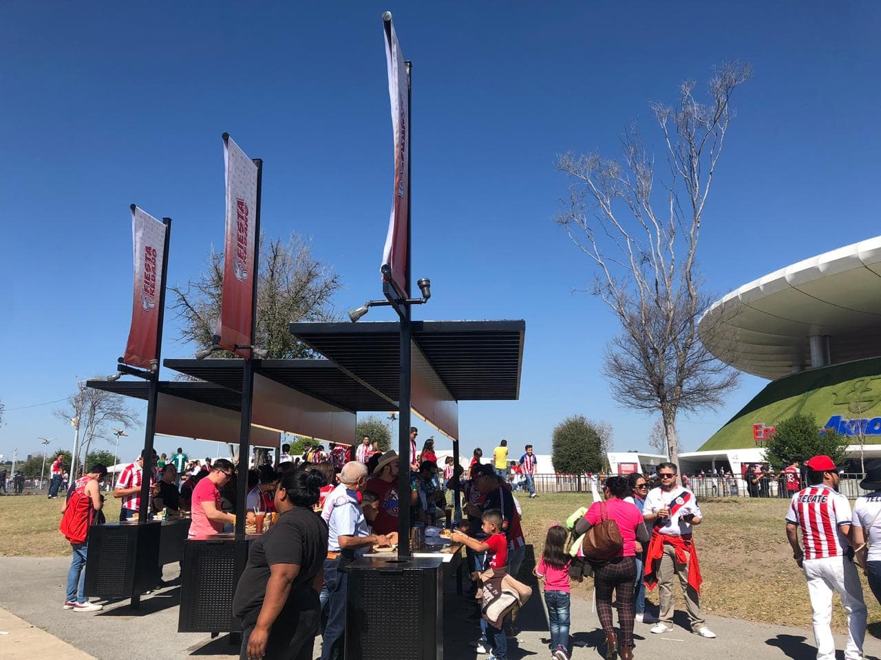 Así se vive el ambiente previo al choque entre Chivas y León en el futbol mexicano.