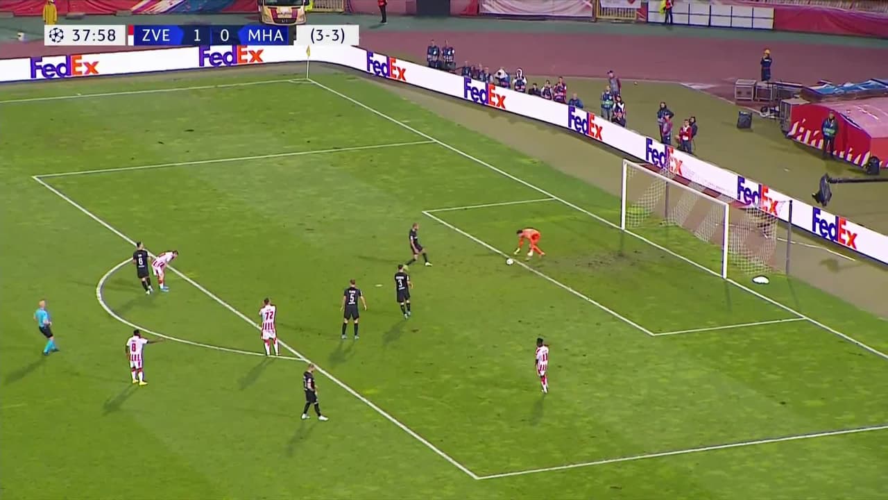 ¡TIRO ATAJADO! disparo por Aleksandar Pesic.