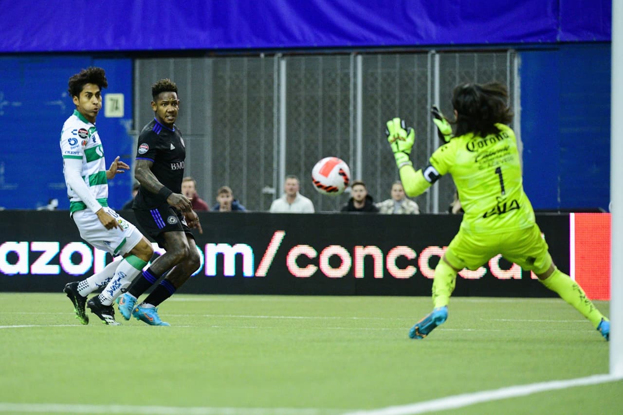 Montral sale con todo en su estadio, vence 3-0 a Santos y aseguran su plaza en los cuartos de final con un global a favor de 3-1.