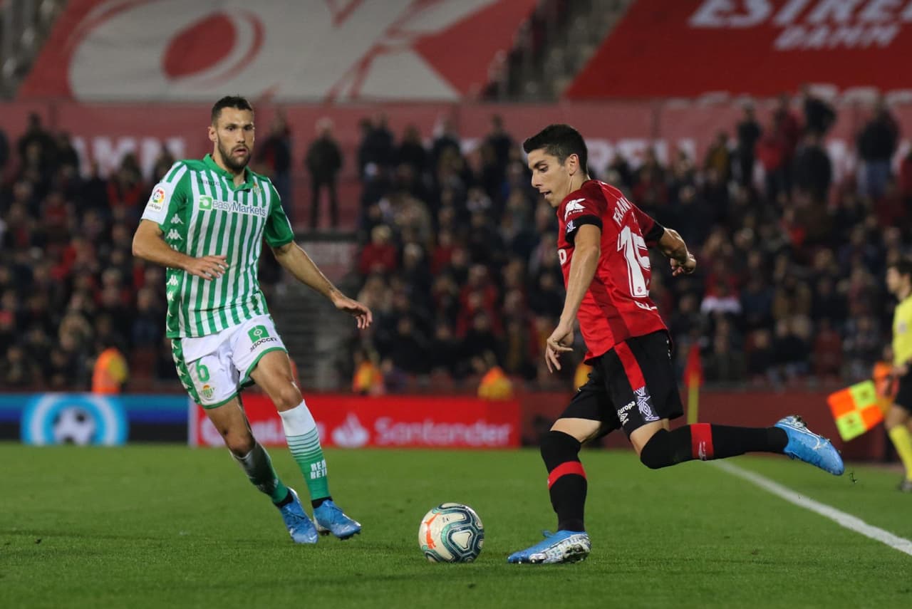 Guardado jugó todo el encuentro y Lainez entró a los 83’. Sánchez (7’) y Fekir (33’) anotaron para Betis. Junior (55’) marcó el descuento.