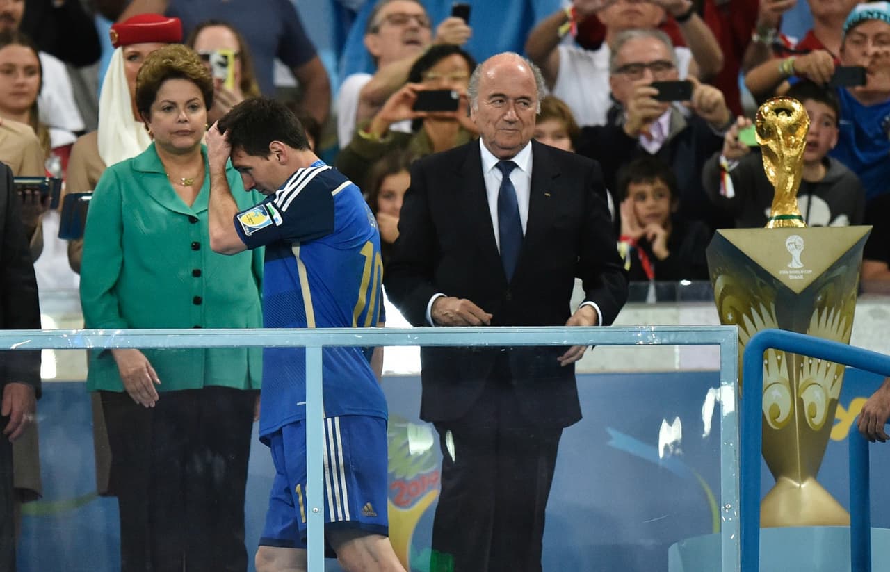 Blatter reveló qué dijo Messi cuando recibió el premio al mejor jugador del Mundial
