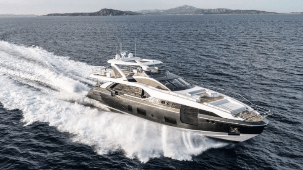 Cristiano Ronaldo recarga energía en su yate navegando en el Mar Mediterráneo