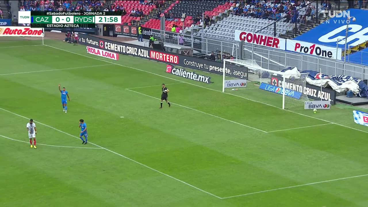 ¡TIRO ATAJADO! disparo por Germán Berterame.