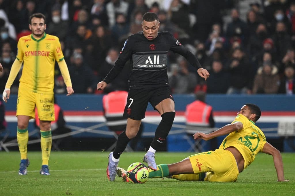 Con goles de Lionel Messi y Kylian Mbappé, el PSG vence 3-1 al Nantes y continúan como líderes de la Ligue 1.
