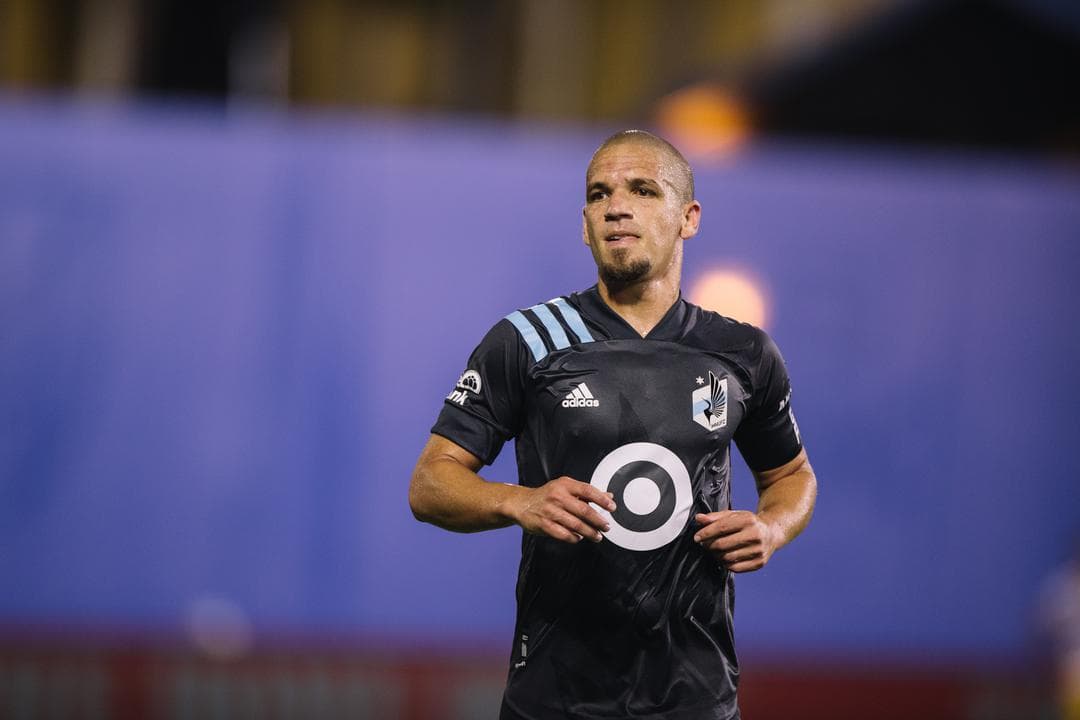<b>4 - OSVALDO ALONSO</b>
<br>
<br>En su estapa con 'los Loons' de Minnesota United, el cubano Alonso ya no tiene que correr tanto como anteriormente. En su actual función el veterano centrocampista se sienta por delante de la defensa, con la misión de destruir cualquier iniciativa ofensiva del rival. Gana el 55% de sus duelos y tiene el 92% de precisión en sus pases. ¿Qué más se le puede pedir?