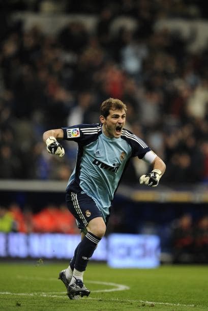 Portero: Iker Casillas (España/Real Madrid).)