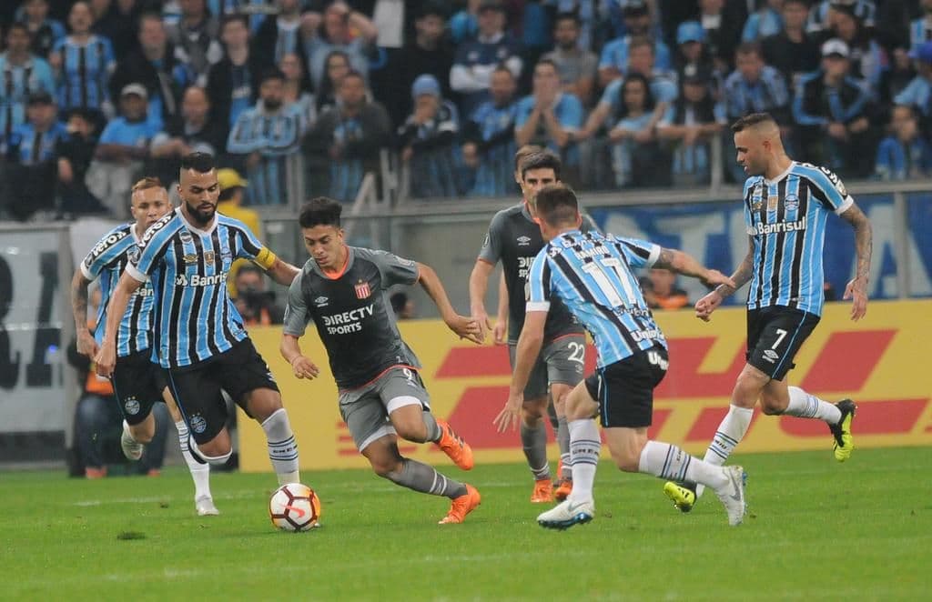 Wayne Rooney y Luciano Acosta serán acompañados por Mundialista argentino titular con Estudiantes