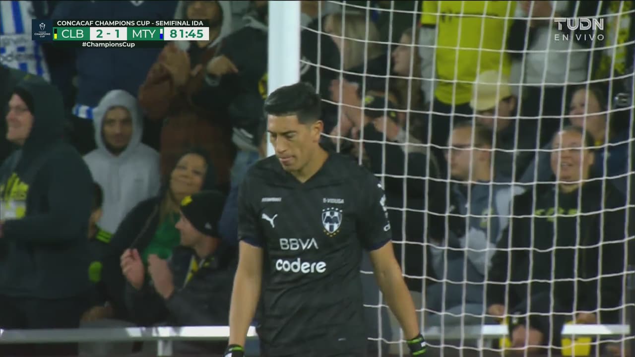 ¡Andrada viene en plan grande con tres atajadas en un par de minutos!