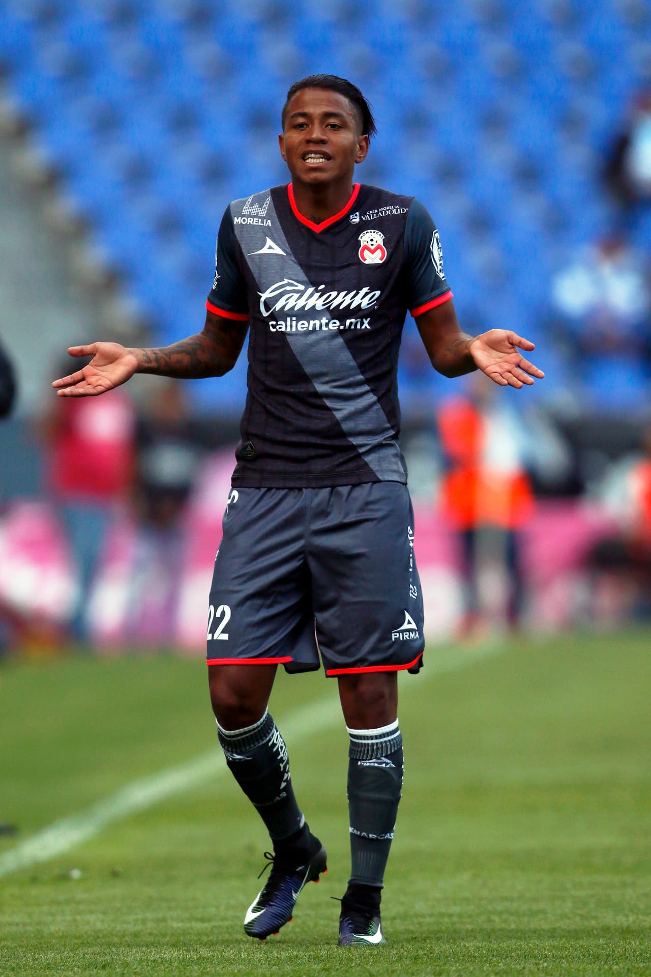 El primer tiempo del partido ofreció muy pocas emociones.