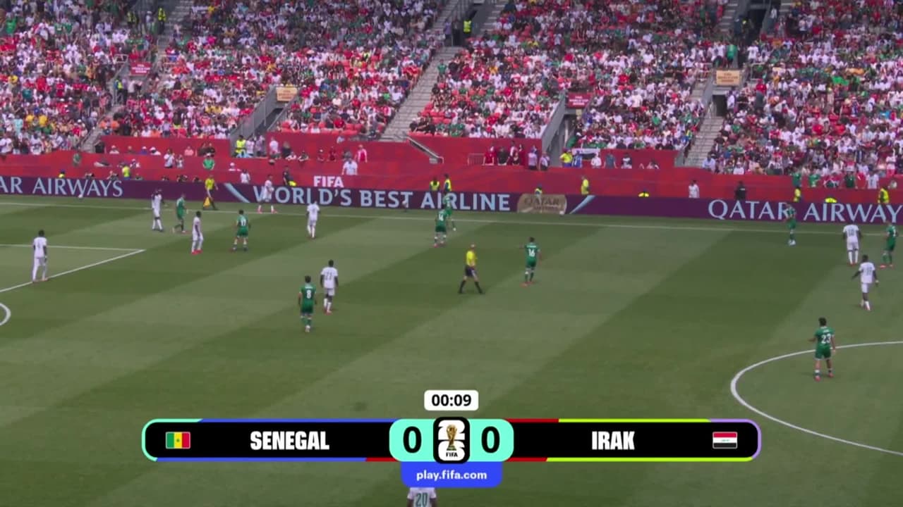 Arranca el partido y la pelota está en juego.