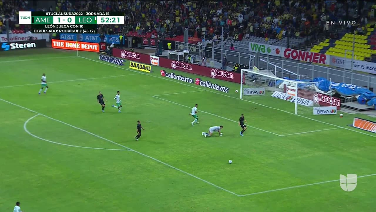 ¡TIRO ATAJADO! disparo por Federico Viñas.