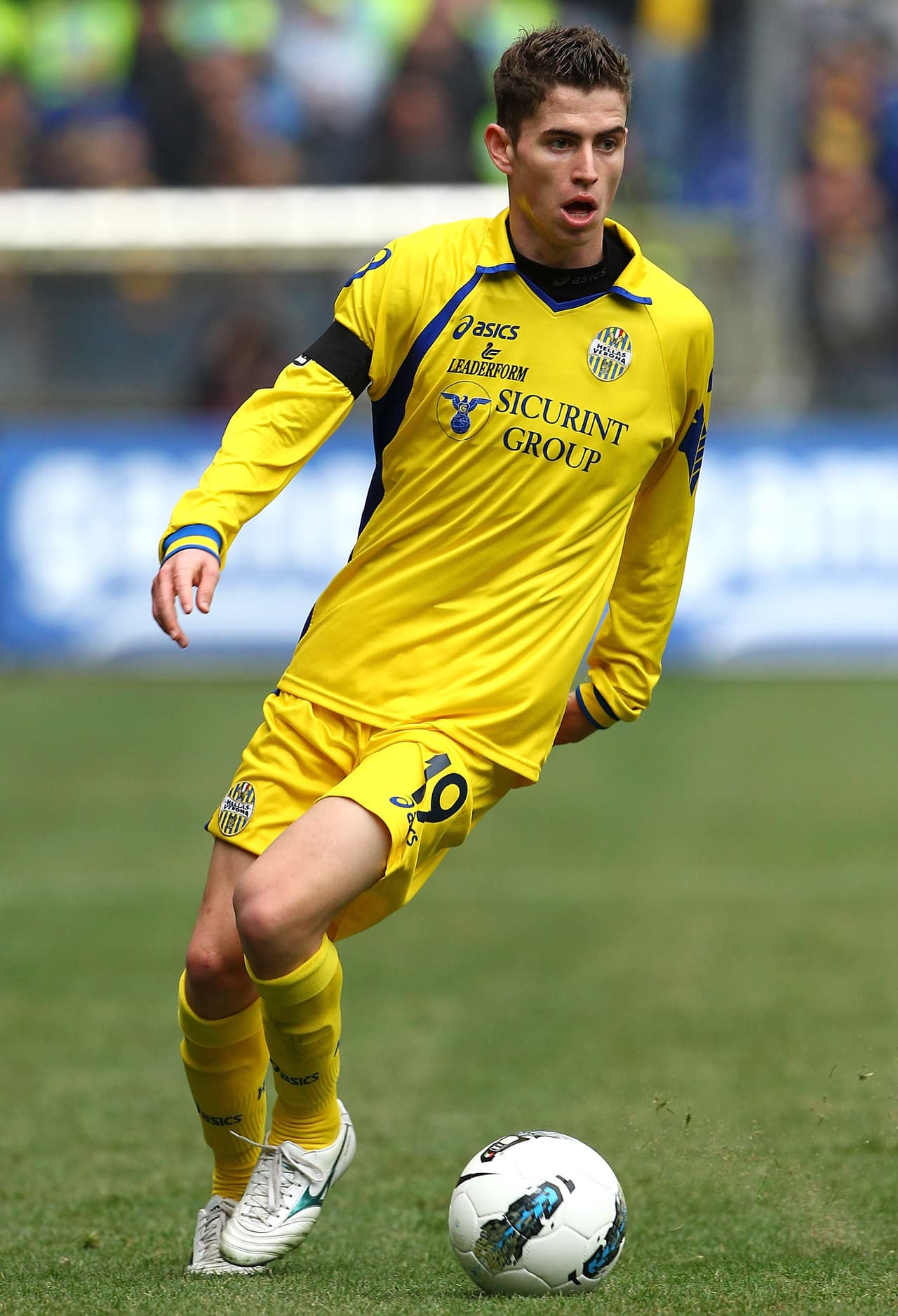 Otro caso sonado en estas Elimiantorias a Rusia es el de
<b>Jorginho, </b>que nació en Brasil pero se fue a Italia desde muy niño. Allí comenzó su carrera con el Hellas Verona.