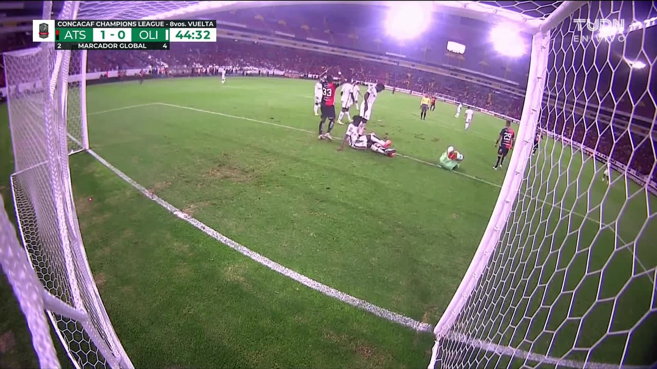 ¡TIRO ATAJADO! disparo por Julio Furch.