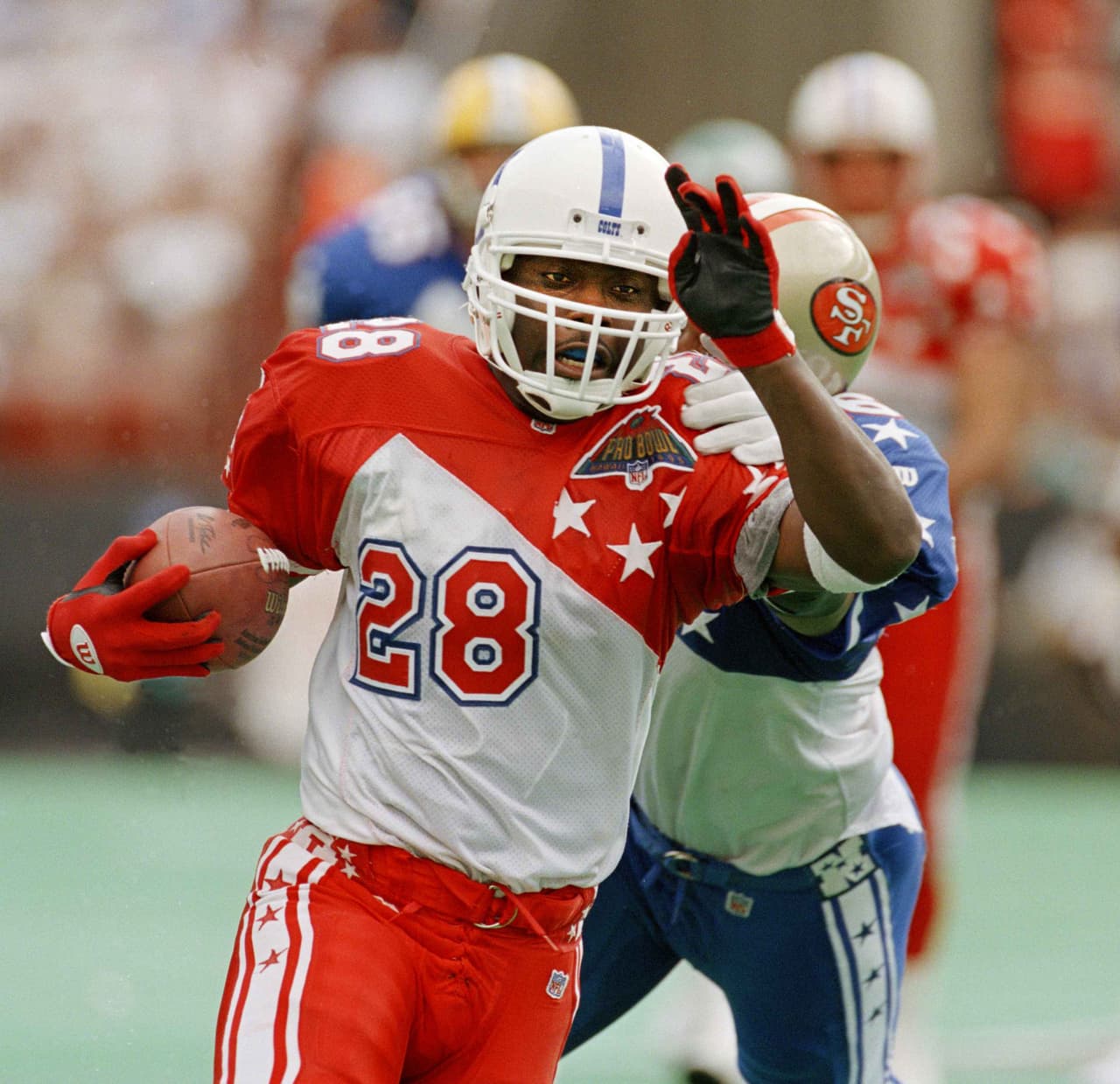 El formato ha cambiado pues de 1938 a 1942 se disputó entre los campeones de dichas campañas y una mezcla de estrellas de la NFL.