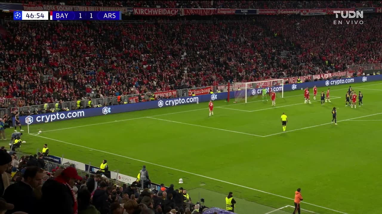 ¡TIRO ATAJADO! disparo por Bruno Guimarães.