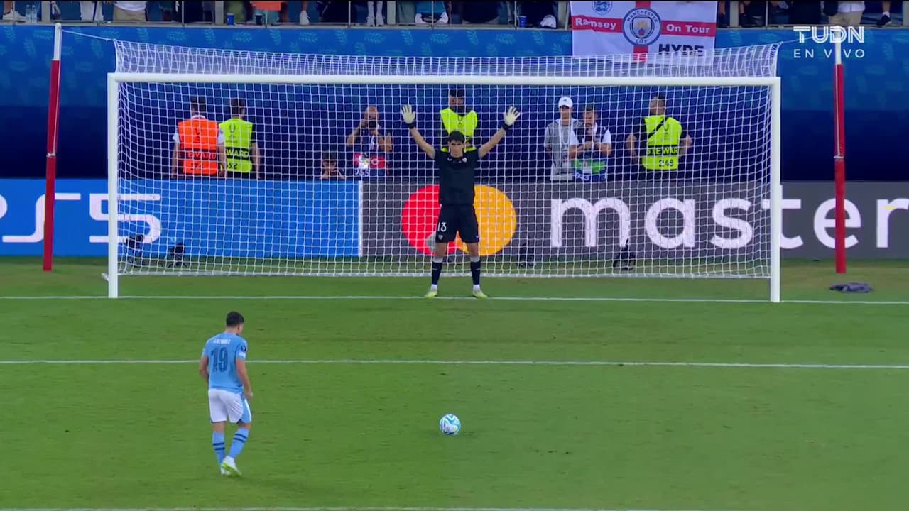 ¡GOL!  anota para Sevilla. Rafa Mir