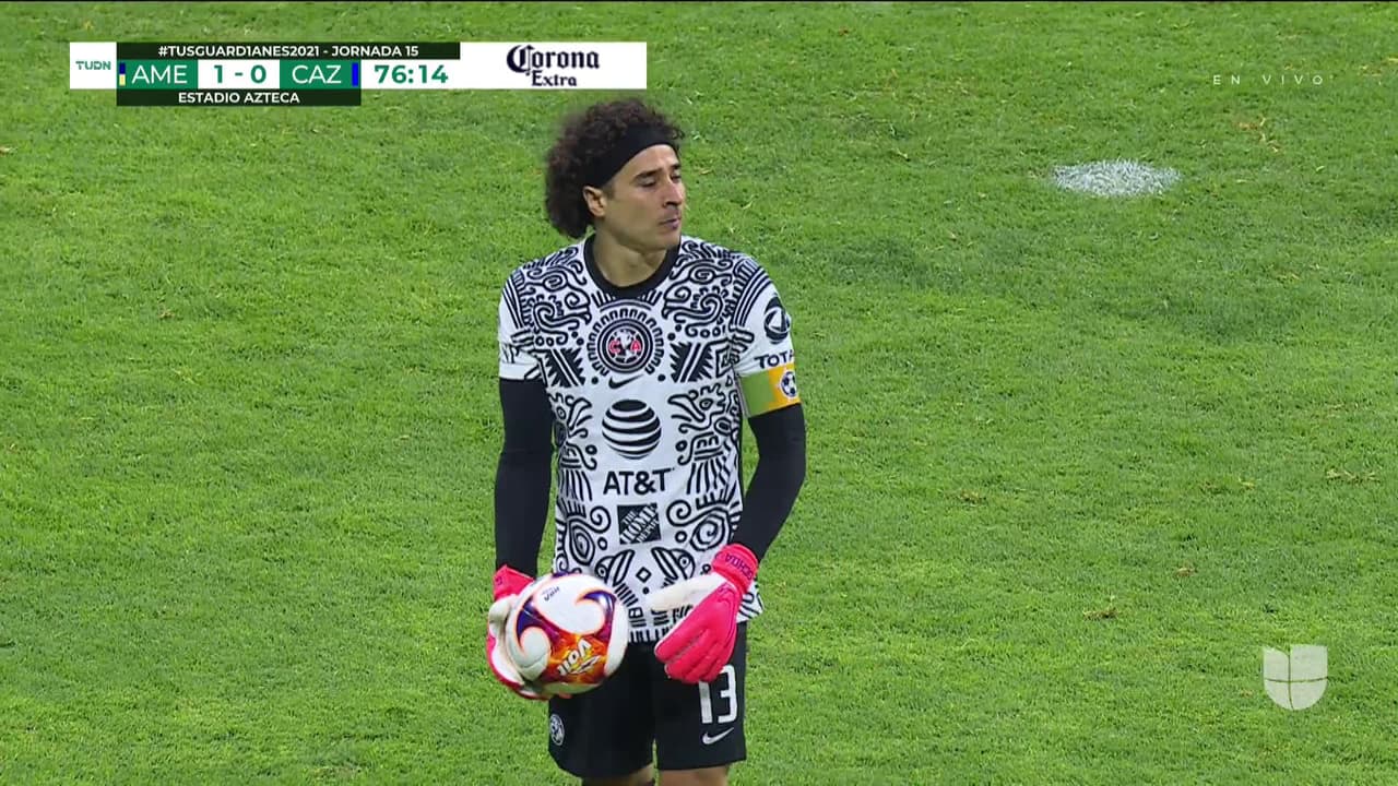 ¡TIRO ATAJADO! disparo por Juan Escobar.