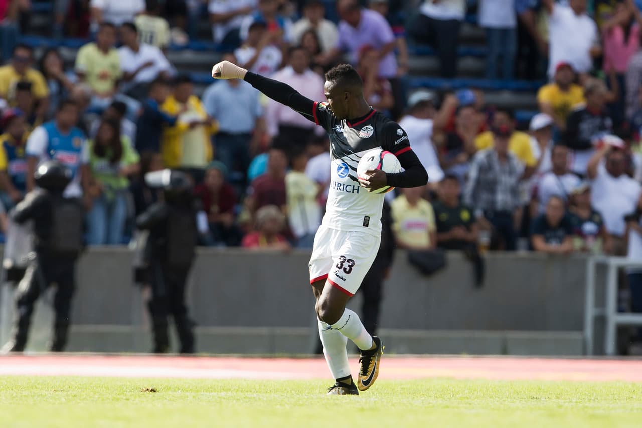 Otra vez Julian Quiñones fue la figura de Lobos, al anotar al 40' y al 45' los dos goles del empate al medio tiempo.