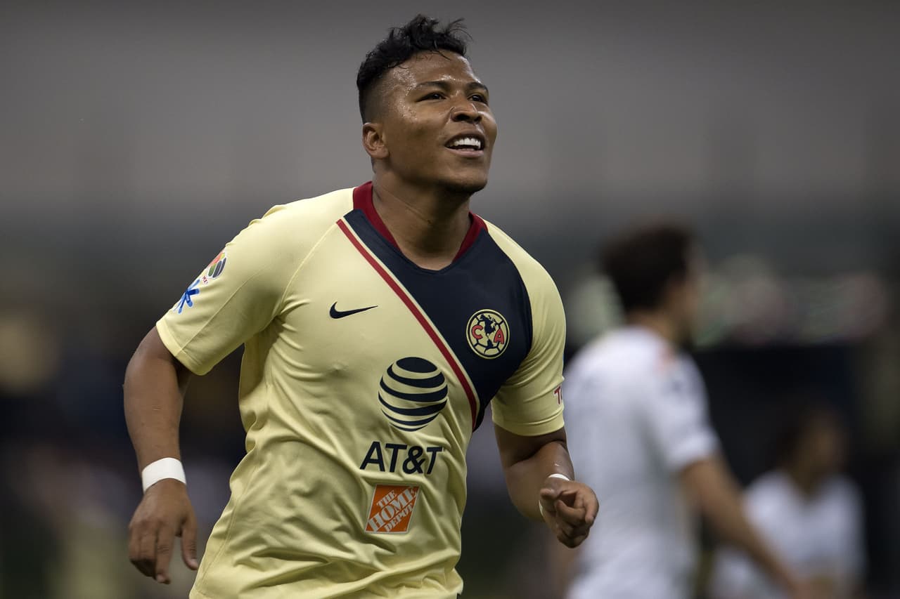 El historial del colombiano ante Pumas tiene de todo: penales fallados, goles y expulsiones.