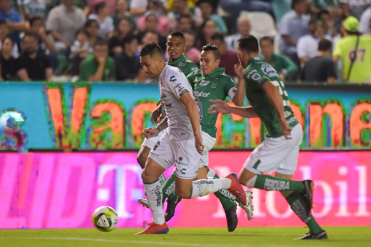Con este resultado León se coloca como sublíder de la competencia pero deberá esperar a que Monterrey no gane ante Chivas y mantendría el segundo puesto. Los resultados propiciaron que Santos cayera al sexto lugar.