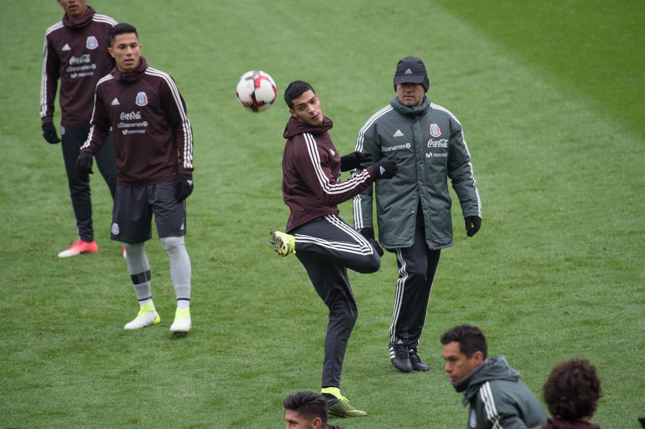 Seguido de cerca por el cuerpo técnico que lidera el colombiano Juan Carlos Osorio.