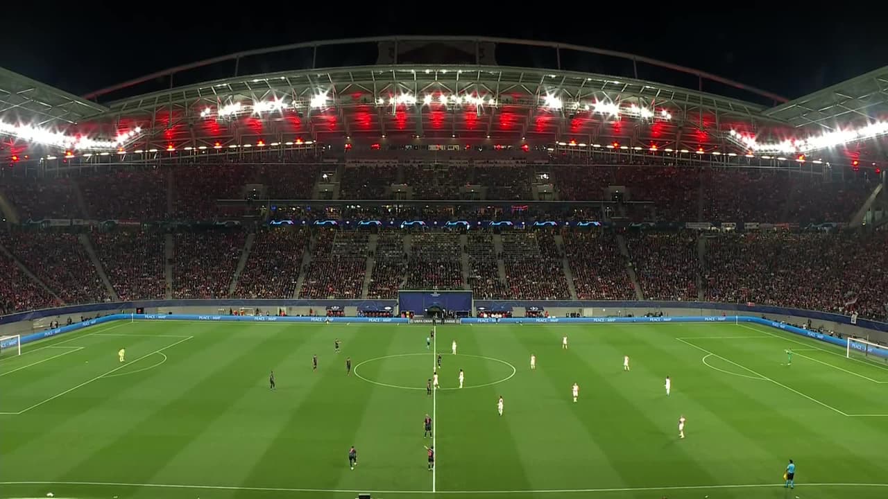 Arranca el partido y la pelota está en juego.