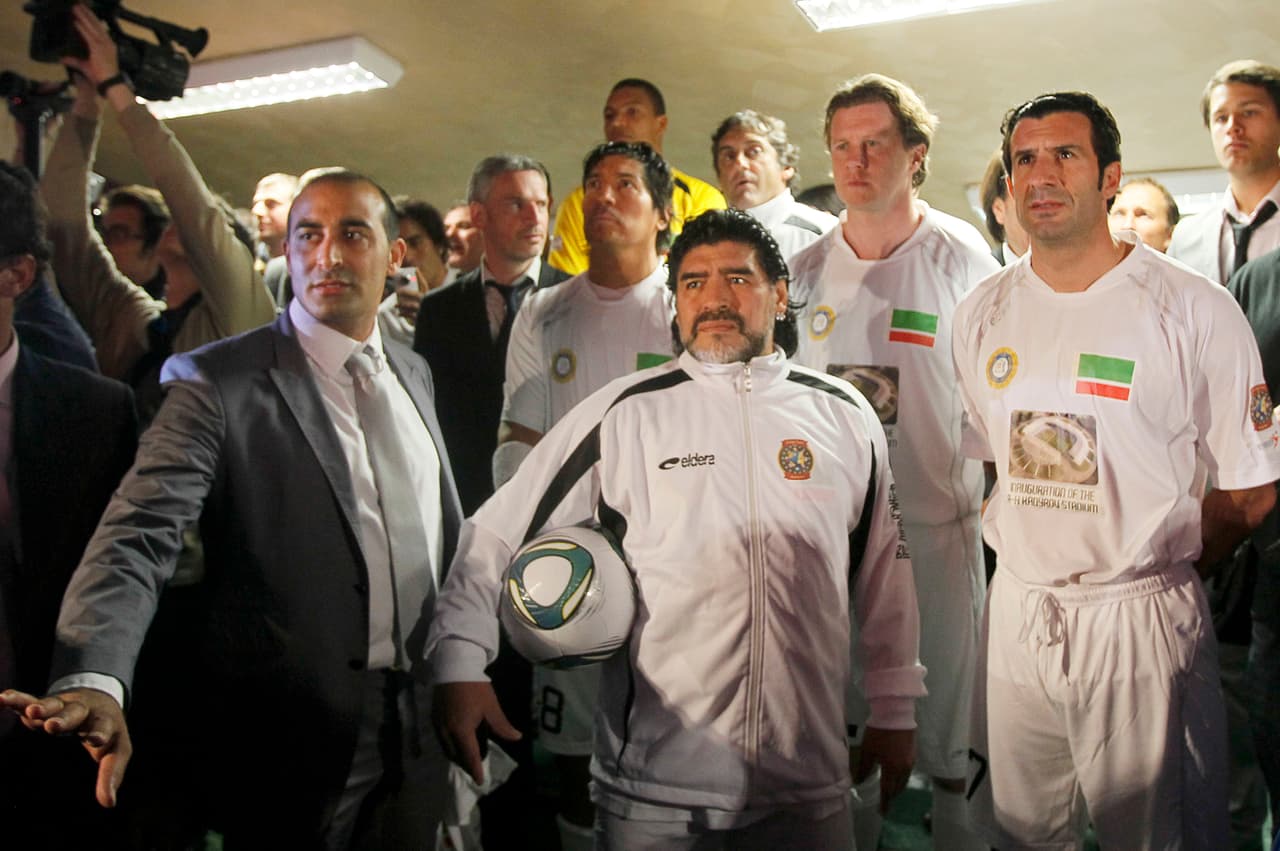 "Maradona ha sido siempre un ídolo, desde que comencé a jugar tuve como referencia a Maradona. Para mí ha sido el mejor de todos los tiempos": Luis Figo