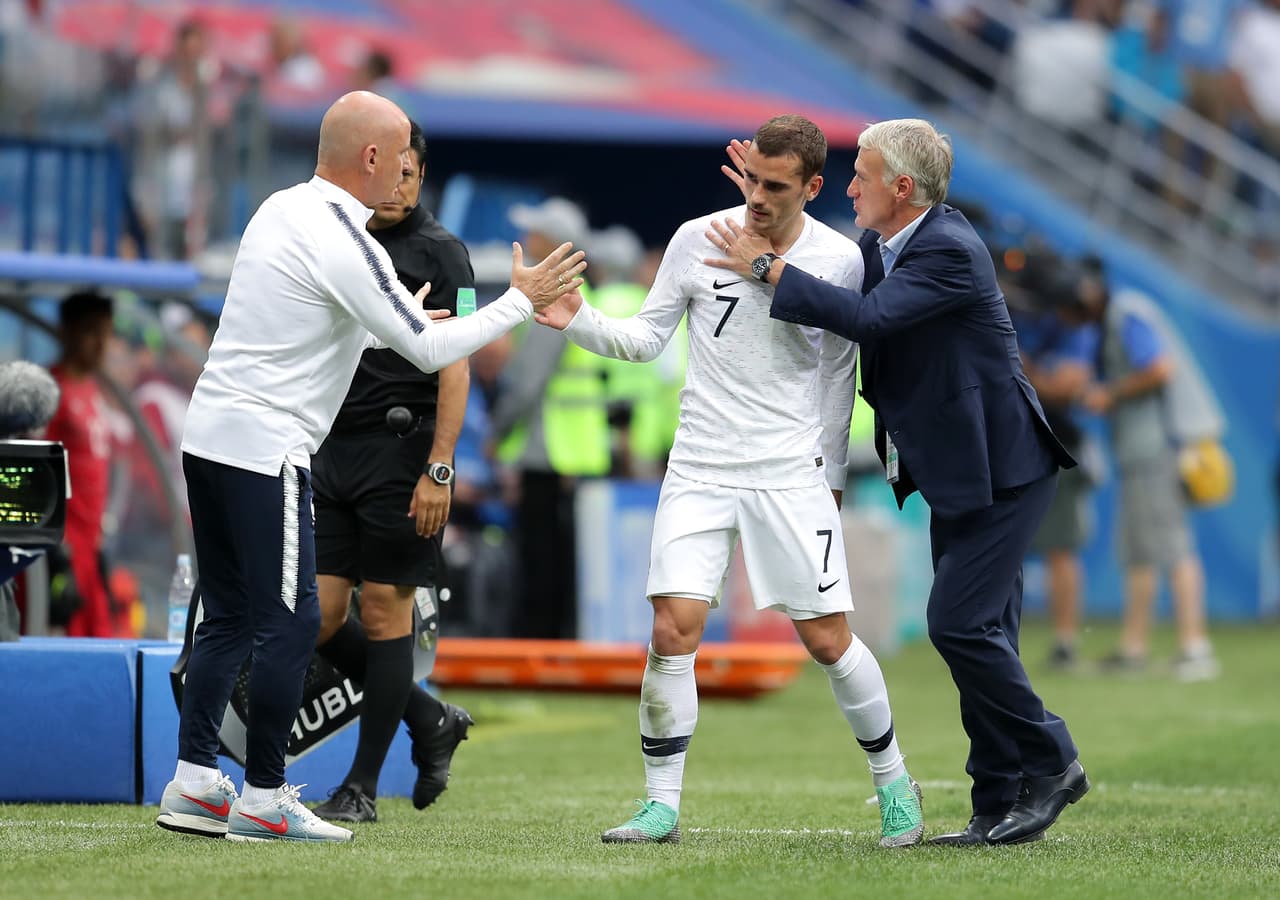 Didier Deschamps lo sacó para el aplauos en el minuto 93 y en su lugar entró Nabil Fekir. Buen partido de Antoine que está listo para encarar las semifinales del Mundial.