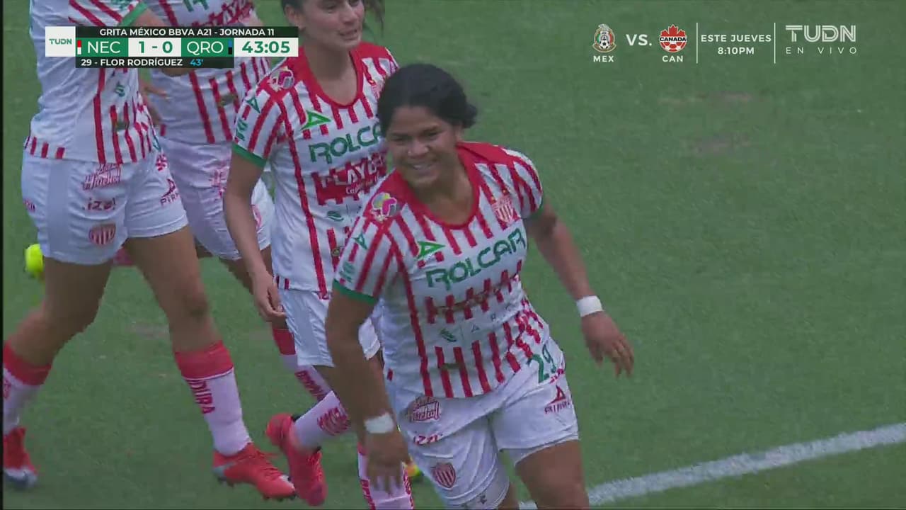 ¡La cuelga en el ángulo! Flor Rodríguez pone el 1-0 con un golazo