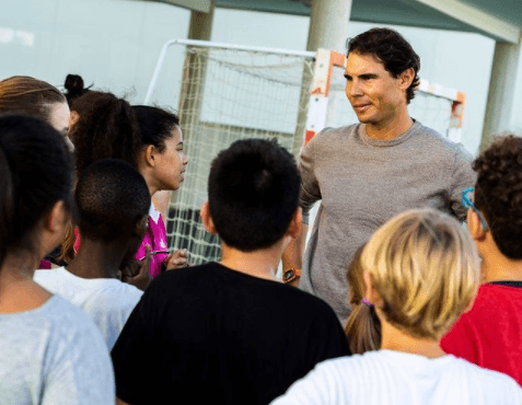 Su misión es ayudar a los niños y jóvenes que no tienen oportunidades, para poder alcanzar su máximo potencial. Sus pilares son el deporte y la educación.