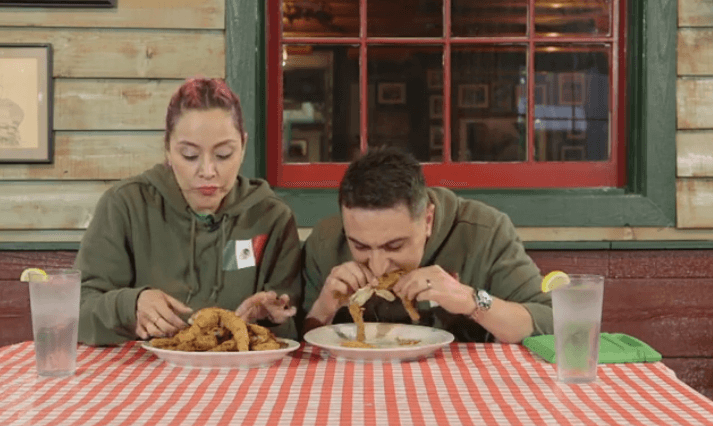 Un delicioso platillo de ancas de rana degustaron los participantes de la Carrera de la Copa Oro en el episodio 9 en Nashville, Tennessee.